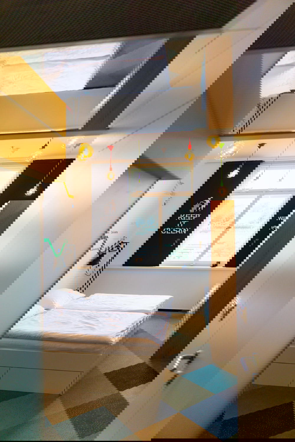 Room interior with mirrored ceiling at MeetMe23 in Prague