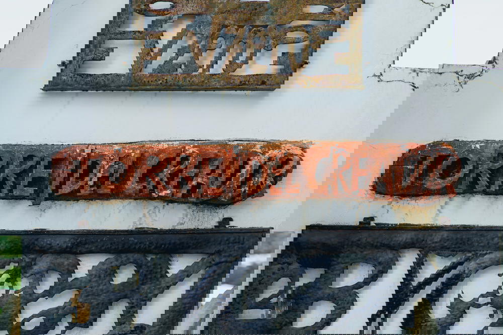 Torre del creador sign made of painted wood at Castillo Mundo King in Sosua