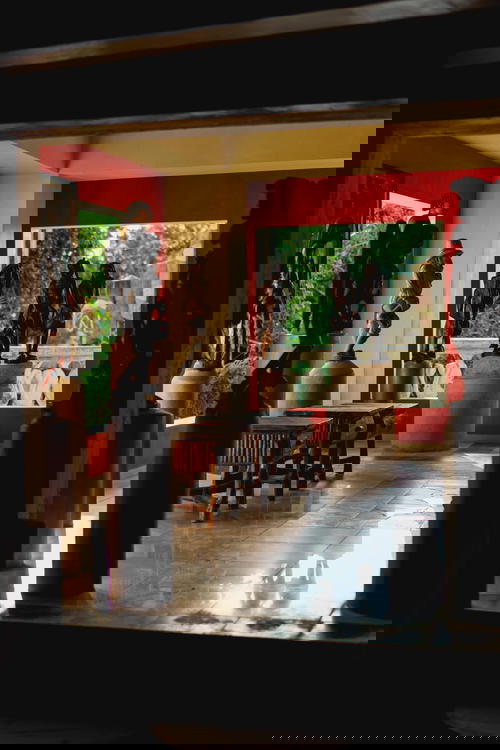 Art and decorations inside Mundo King