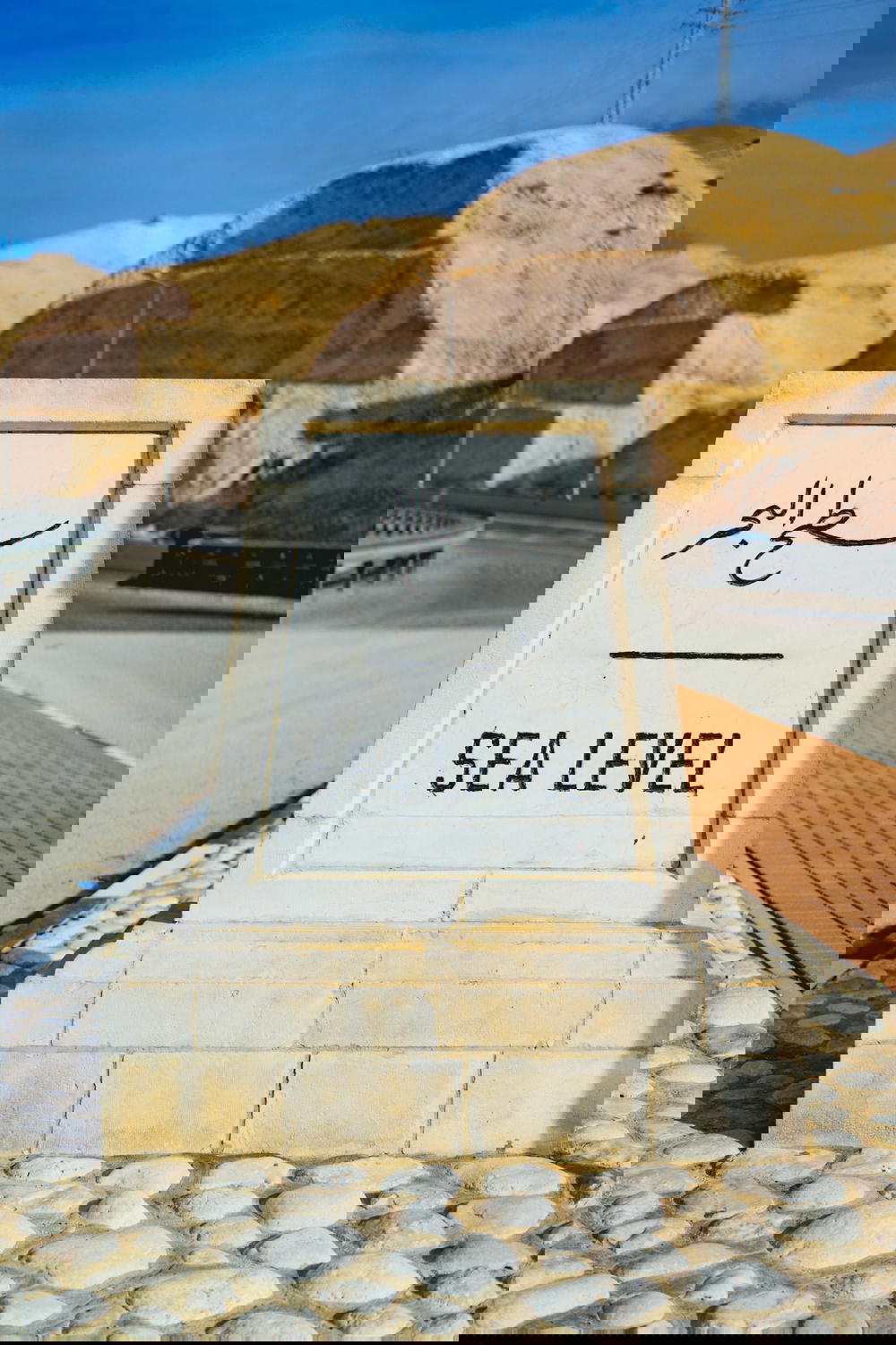 The sea level monument