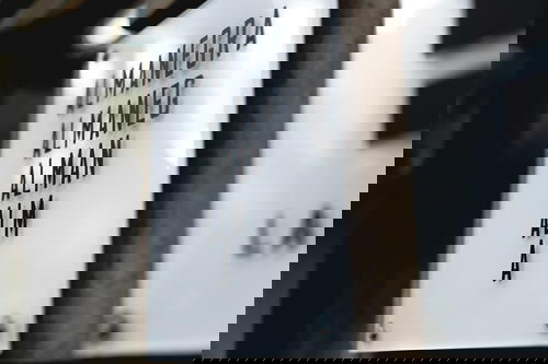 A sign in Mexico that reads alma libra a libra a.