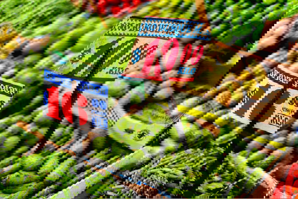 String beans, squash and mangoes for sale in boxes at a Mexico City market