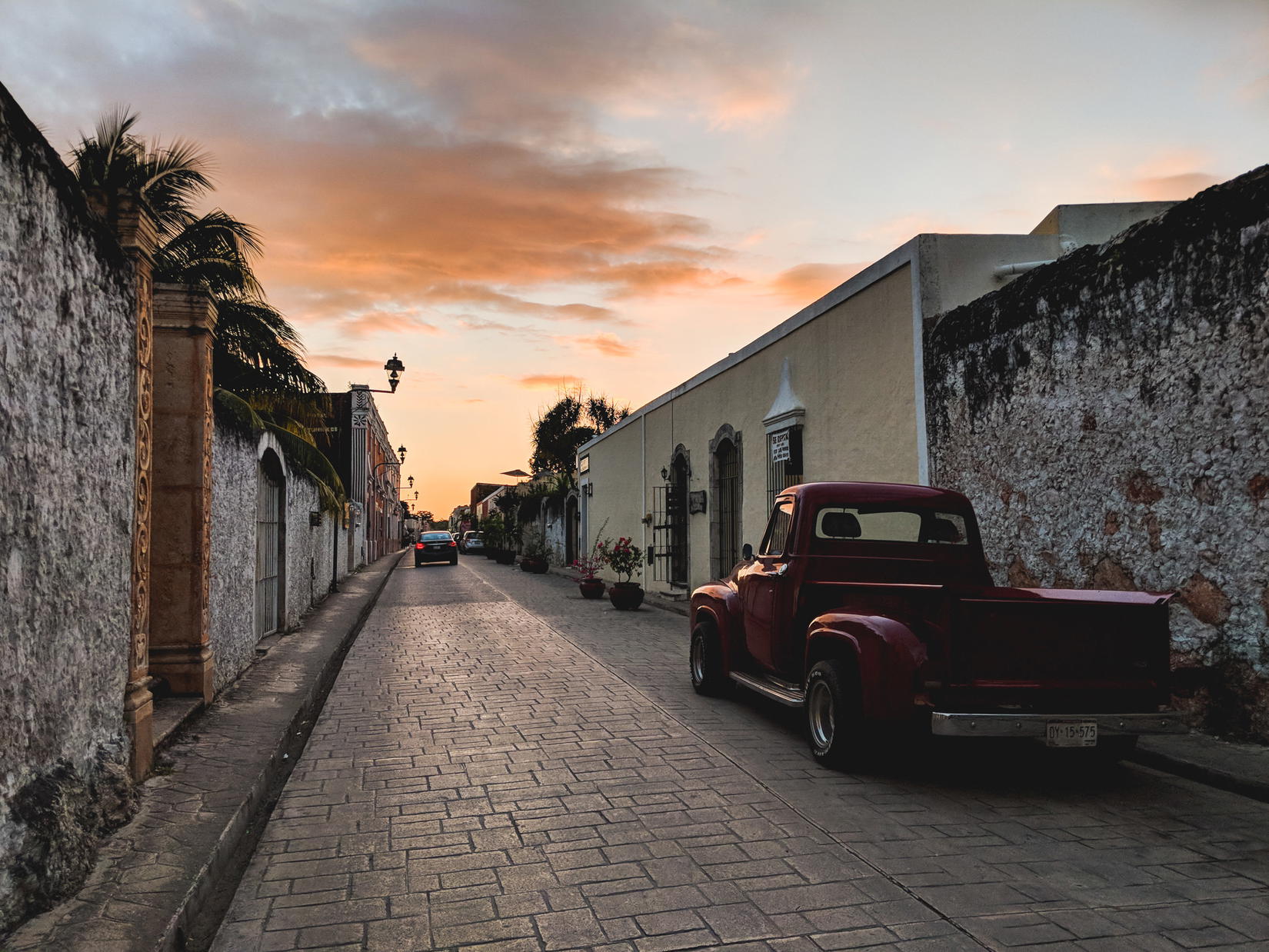 15 Best Photos of Vintage Cars in Valladolid, Mexico