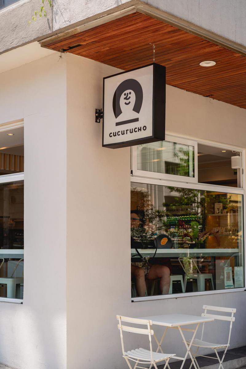 a white table and chairs outside of a restaurant