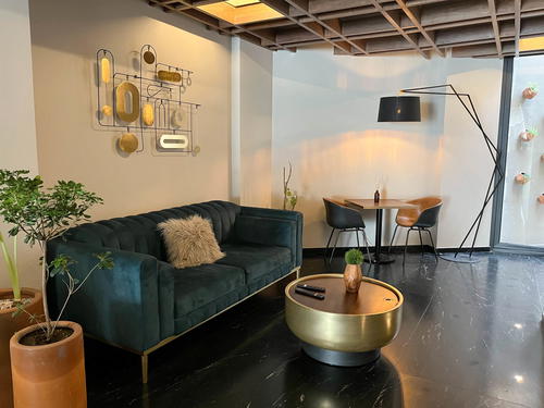 A living room in Mexico City with a blue couch and a coffee table.