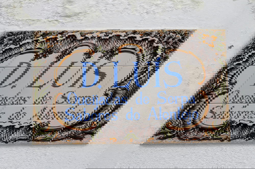 Painted tile in Serpa