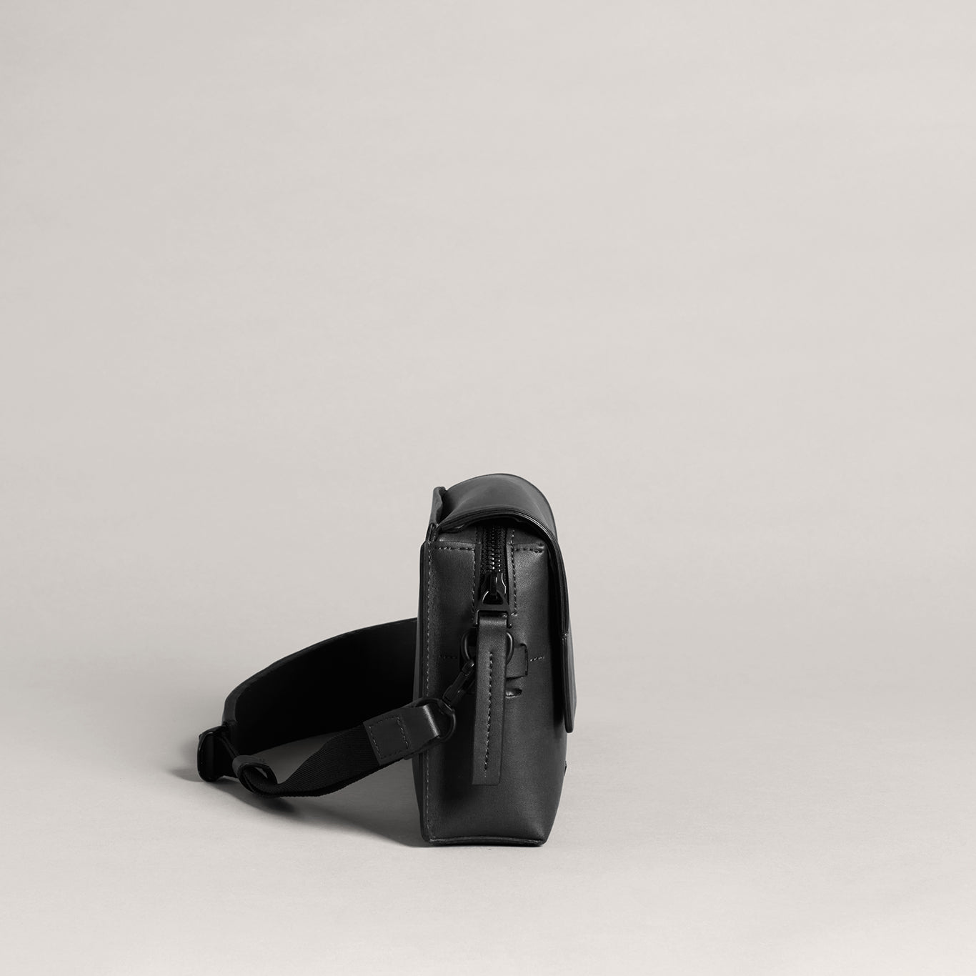 トルバドール TROUBADOUR KI CROSSBODY ショルダーバッグ Ki Crossbody Bag | Waterproof Italian Bio Leather | Troubadour Goods