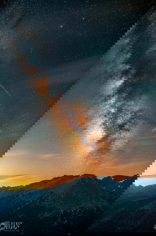 The milky in the sky above a mountain range.