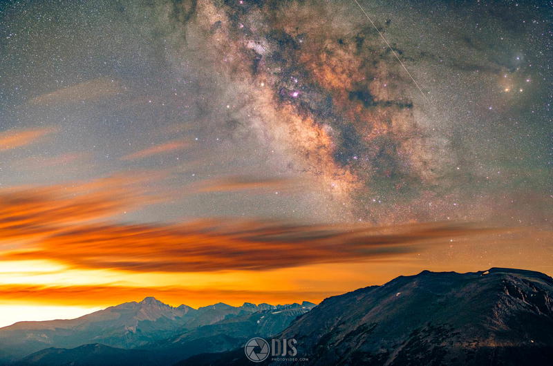 The milky above a mountain range at sunset.