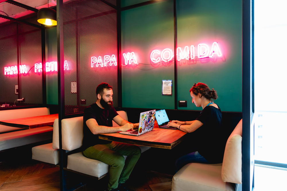 Two people sitting at a table in a coffee shop.