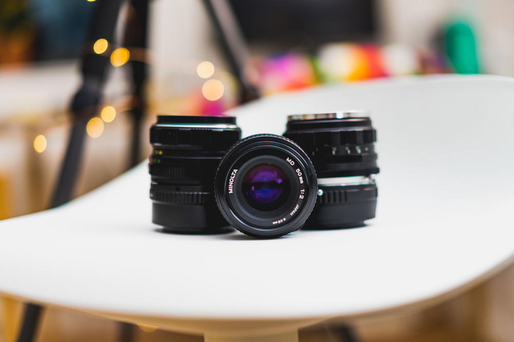 A couple of camera lenses sitting on top of a white table