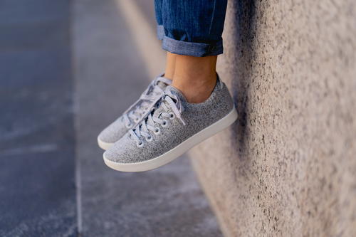 Woman wearing gray Allbirds pipers