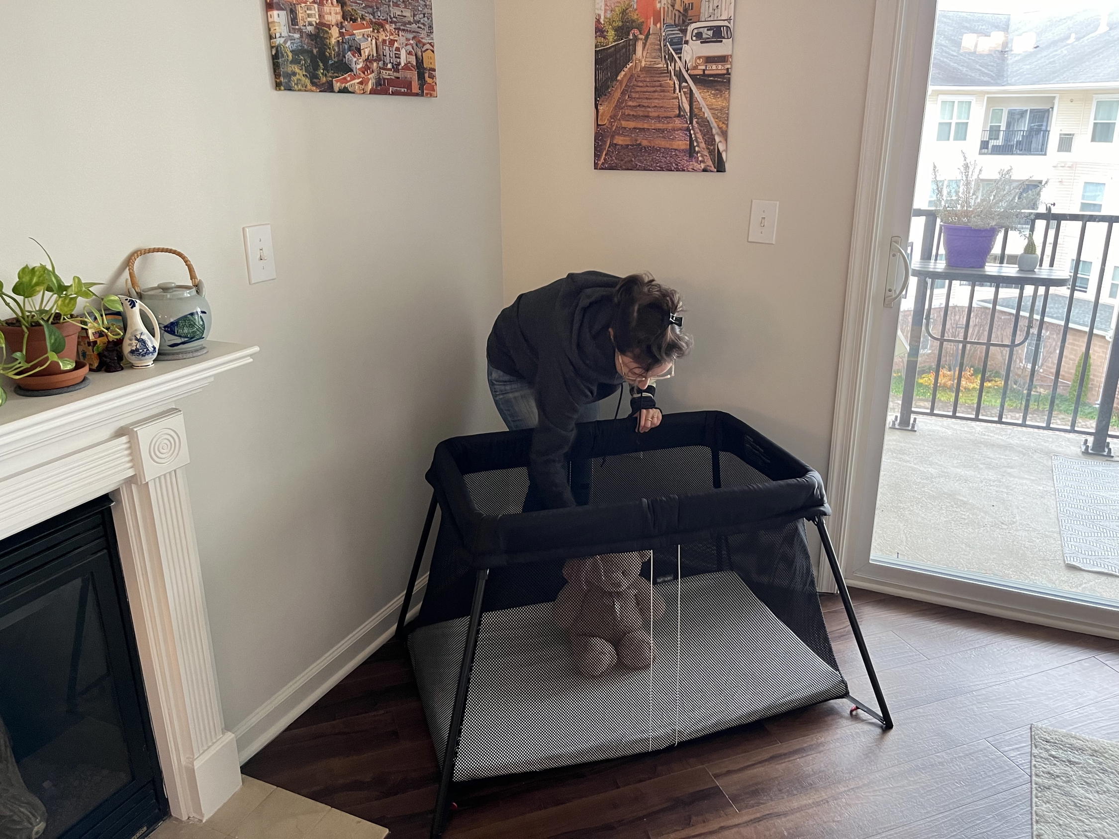 How to fold baby bjorn hot sale travel crib