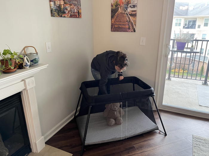 BabyBjorn Travel Crib Light Review (Tried & Tested)