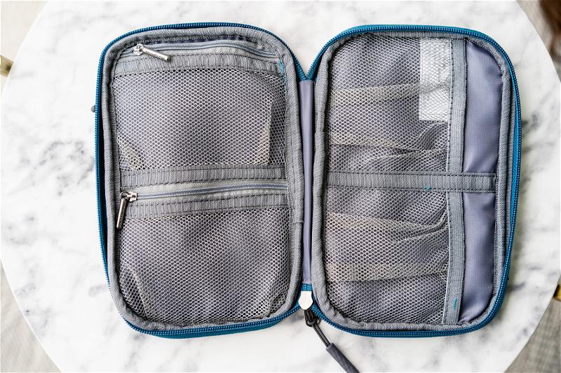 electronic travel pouch