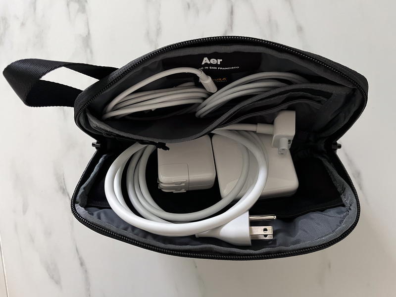 electronic travel pouch