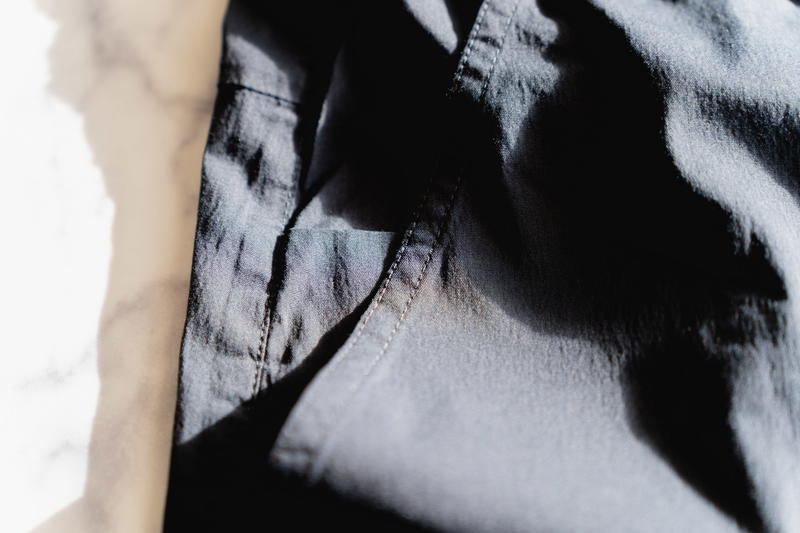 DUER Weightless Poplin pocket and stitching close up