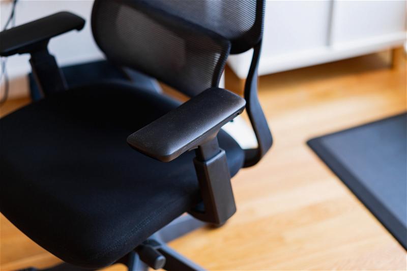https://images.halfhalftravel.com/site/gear/flexispot-soutien-ergonomic-office-chair/DAN00399.jpg?width=800