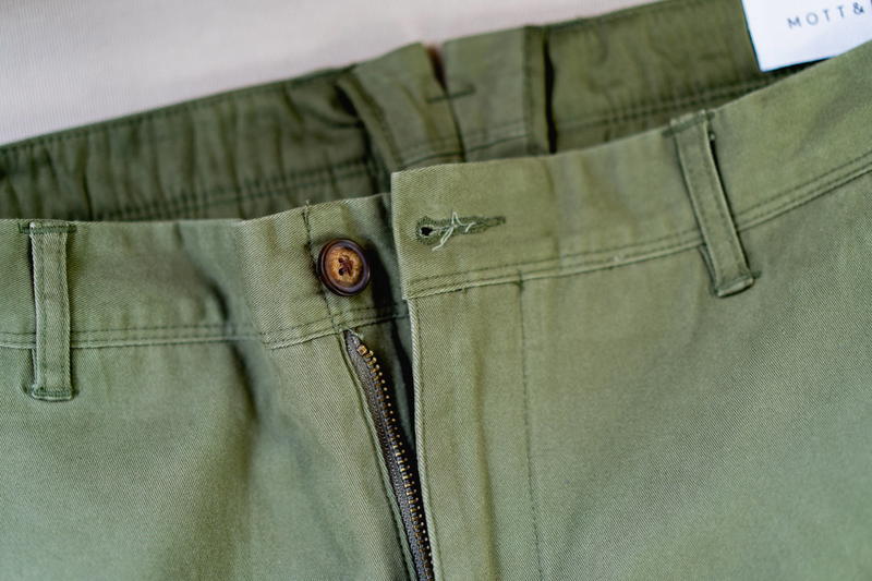 Mott & Bow Review: Are Their Jeans, Chinos, T-Shirts Any Good?