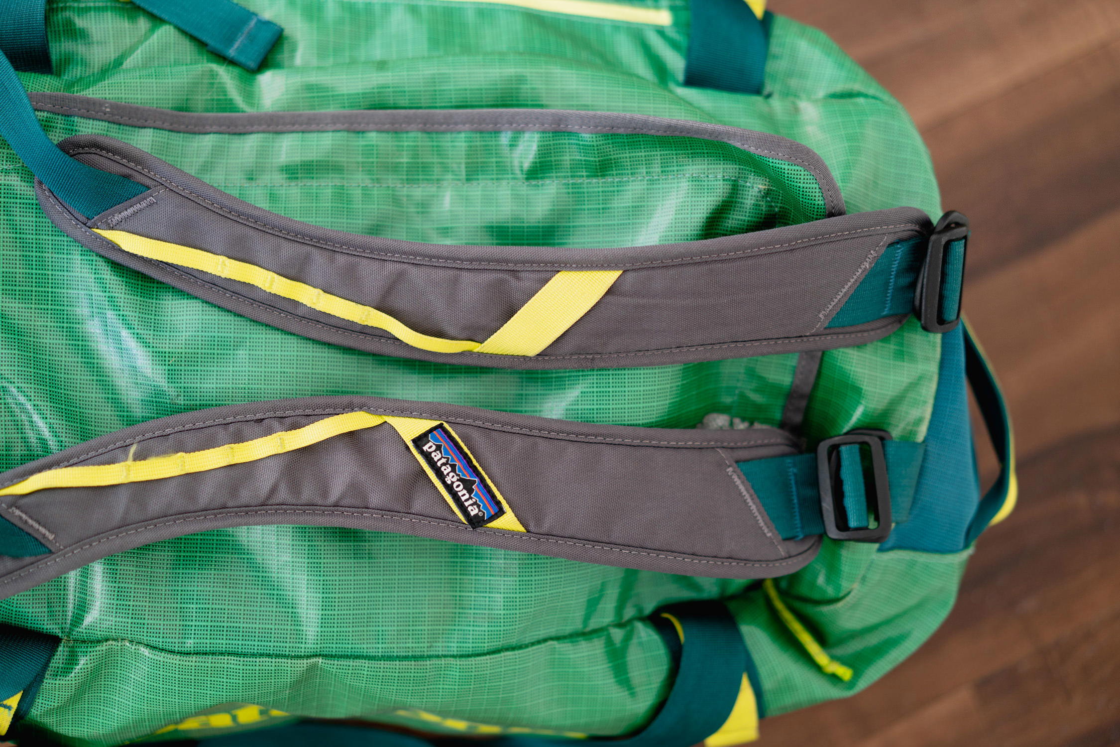 Patagonia 60l duffel outlet backpack straps