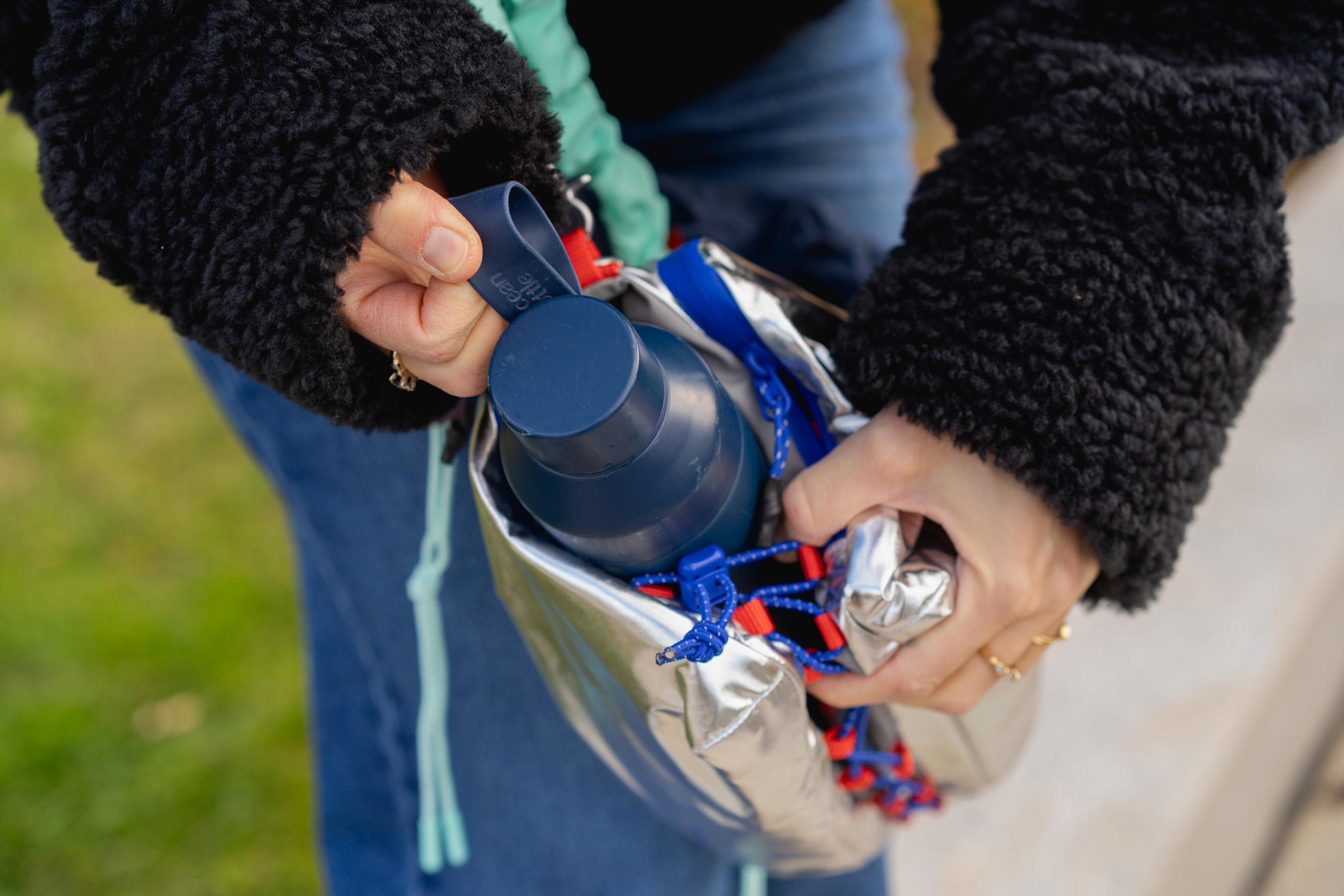 Topologie Bottle Sacoche Review: A Travel Bag That Carries My Drink