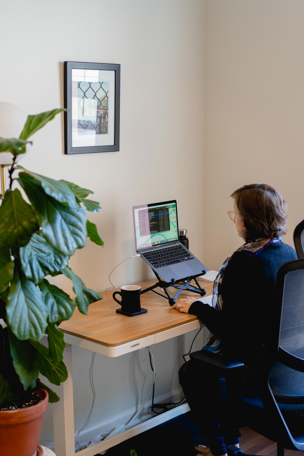 FlexiSpot Comhar AllinOne Standing Desk Review Worth It?