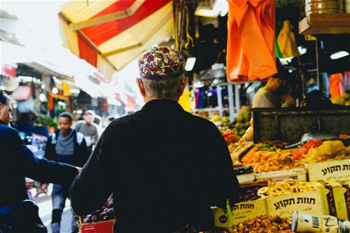 Man wearing a head covering at the central market in Tel Aviv