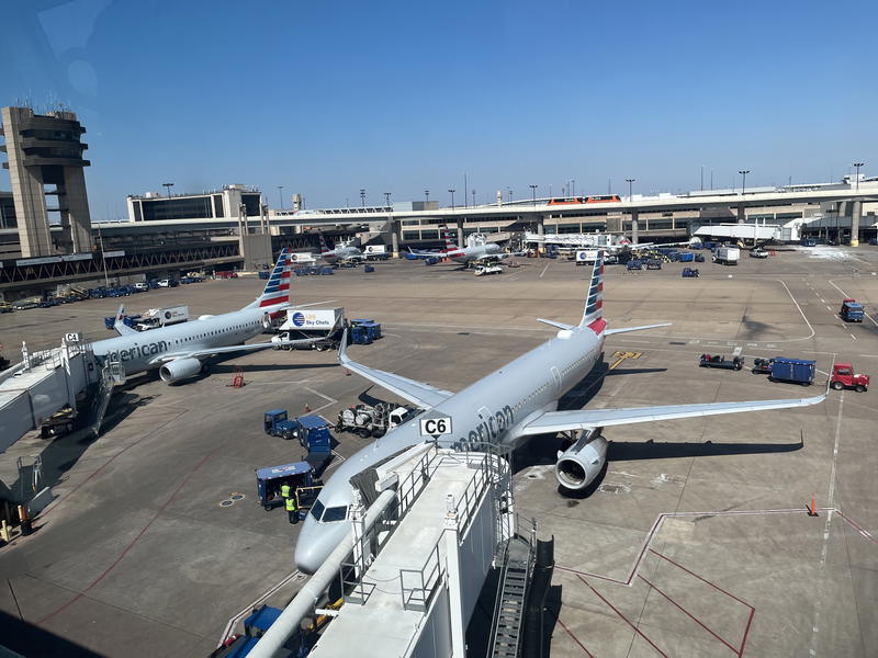 A group of airplanes parked at an airport.