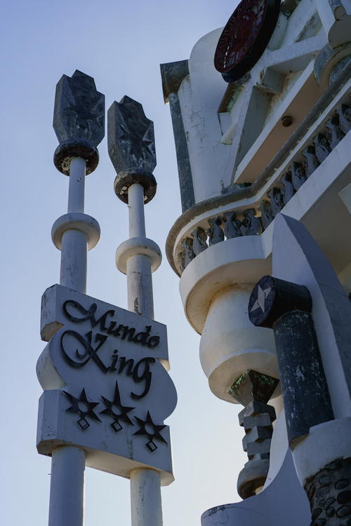 Mundo Kong front sign