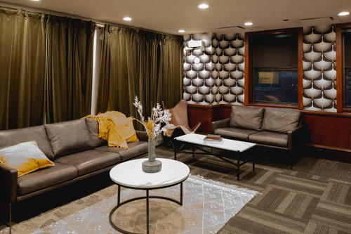 A Chicago living room with couches and a coffee table.