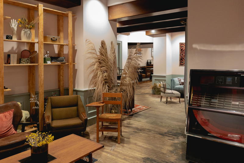 A living room in Chicago with a coffee table and chairs.