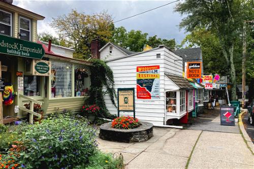The shopping and dining options in the town of Woodstock New York in the Catskills