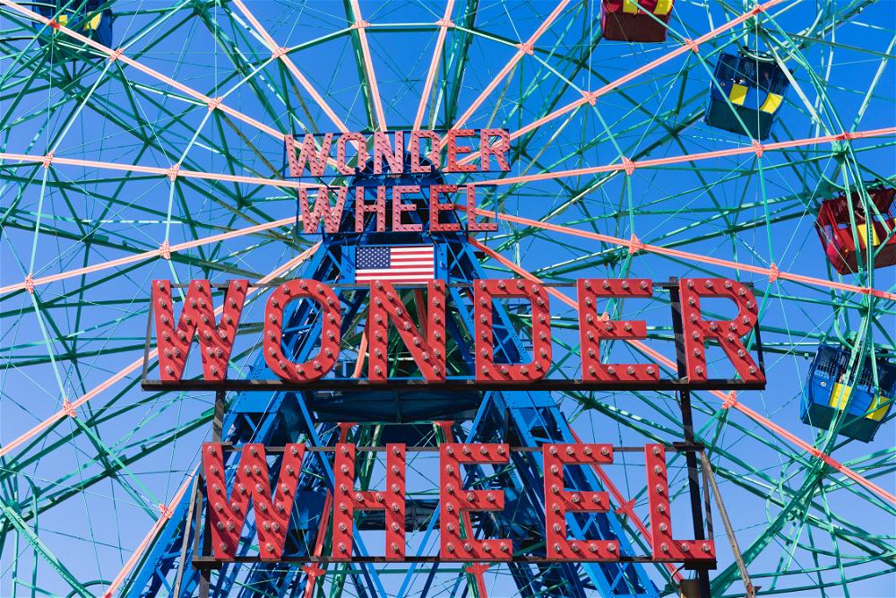A repetitive description highlighting the Wonder Wheel at Coney Island in NYC.