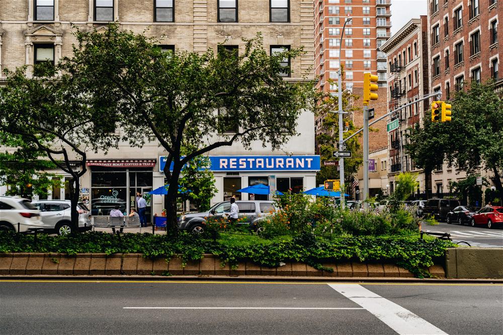 A NYC restaurant on the corner of a street.